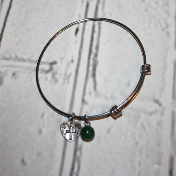 Beautiful silver cross Faith bangle bracelet with green stone charm - Picture 4 of 4